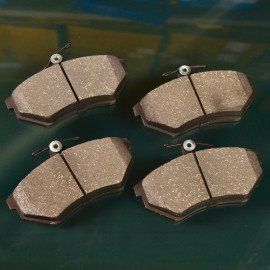 Колодки гальмівні передні Чері Амулет - Chery Amulet з пружиною A11-3501080